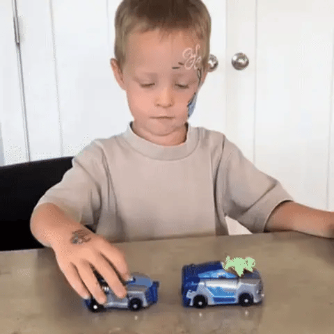 DinoCar 2 en 1 – Auto de Carreras magnético que se Transforma en Dinosaurio